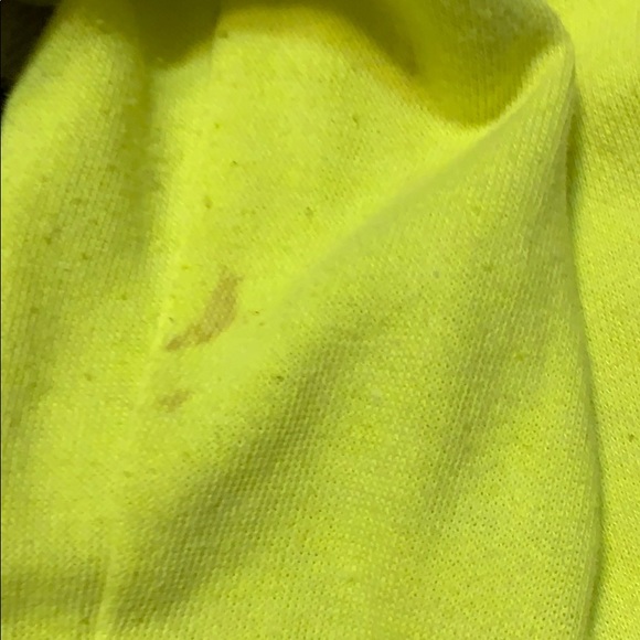 Some wear and one stain - Picture 4 of 7